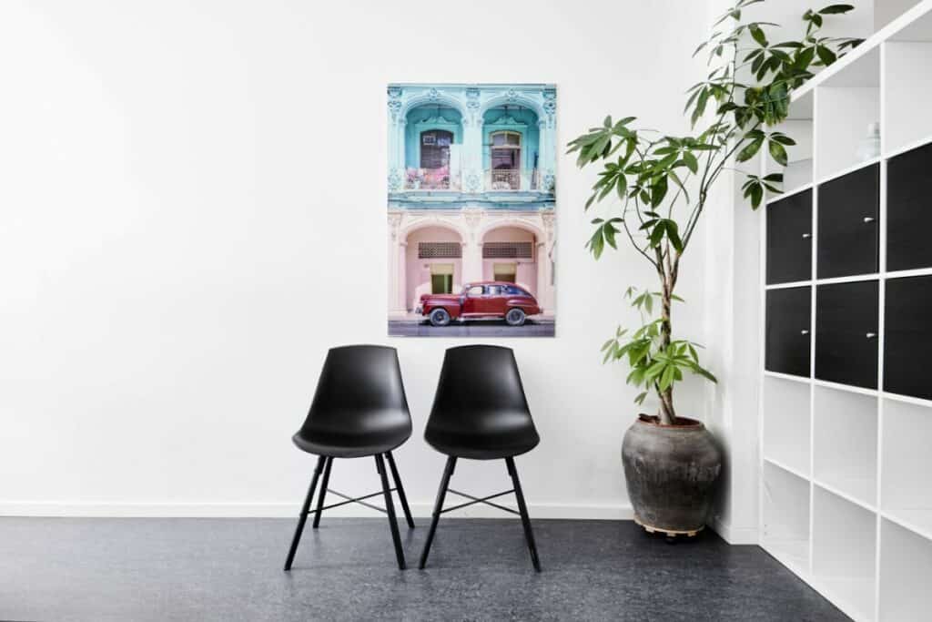 Reception og venteområde hos Pfeiffer Plastikkirurgi i Roskilde